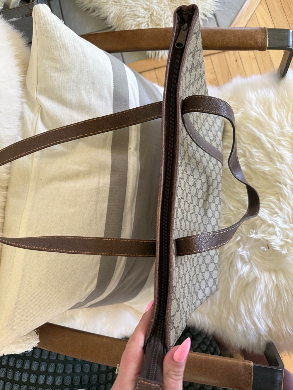 Gucci- AUTHENTIC ๐ Beige GG Supreme Tote with Brown Leather Trim & Zip Closure - Picture 9 of 11